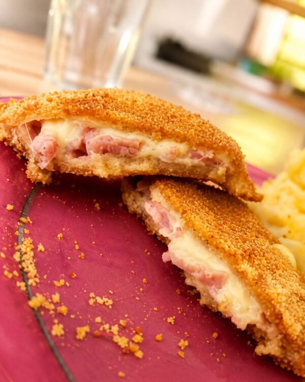 WhatsApp Image 2026-05-06 at 22.42.21 Milanesa de soja con jamon y queso